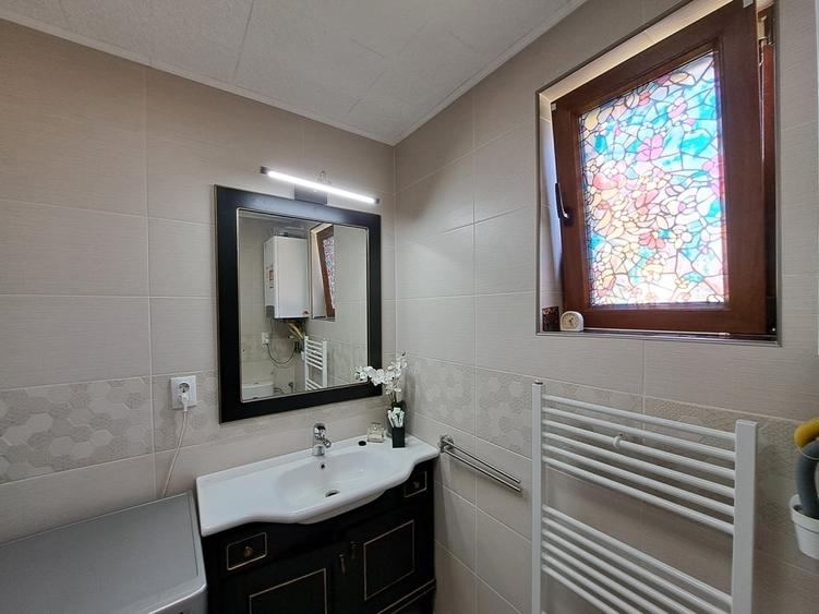 Casă individuală cu 3 camere cu Canalizare în Petelea