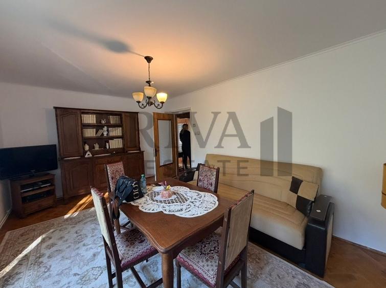 Apartament cu 3 camere decomandat, mobilat în Girocului