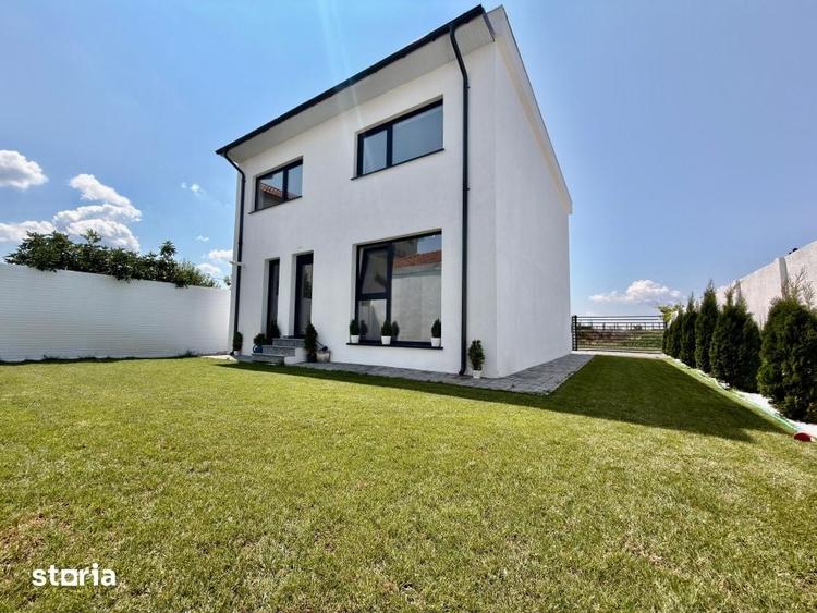 Casă cu 5 camere cu Teren 301 Mp în Cârcea