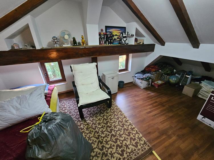 Casă individuală cu 5 camere cu Garaj în Sud