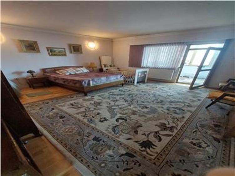 Casă individuală cu 4 camere cu Canalizare în Central