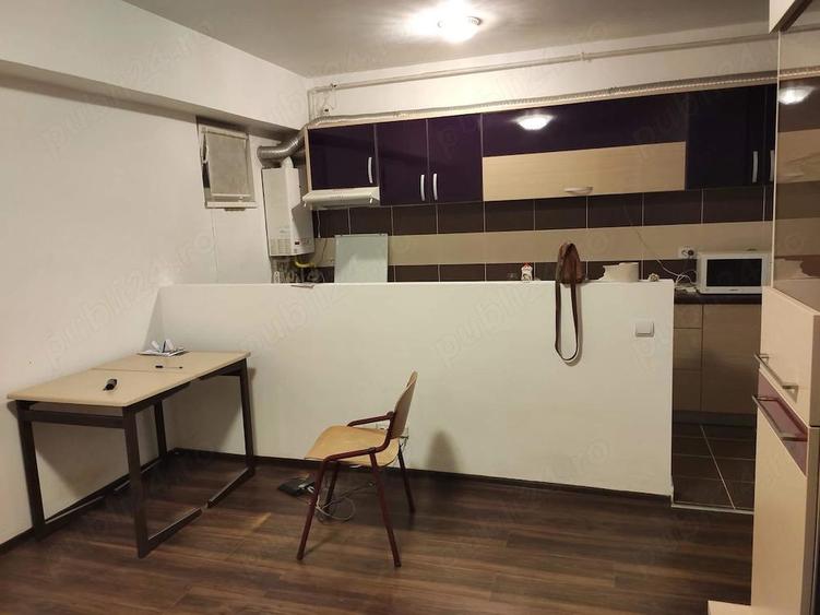 Garsonieră decomandată în Central