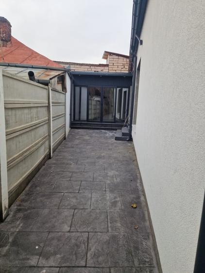 Casă individuală cu 3 camere cu Canalizare în Central