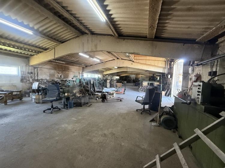 Spațiu industrial, de 1,050 mp, în Industrială