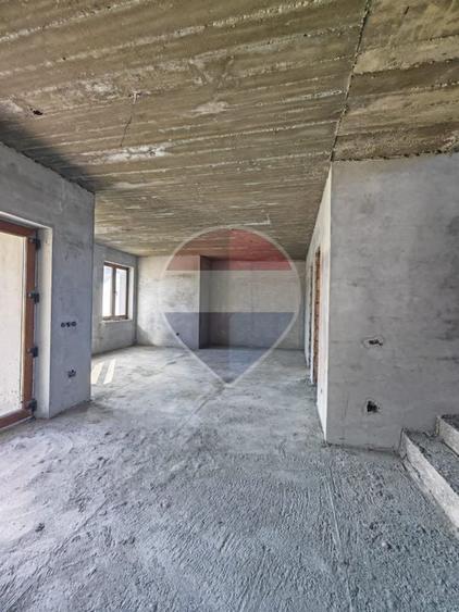 Casă individuală cu 5 camere cu Teren 570 Mp în Nord-Vest