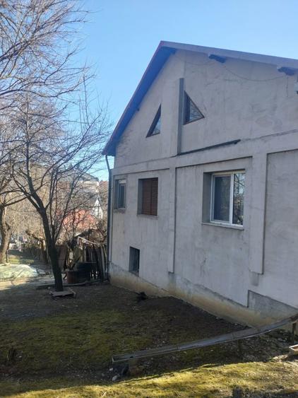 Casă cu 4 camere în Mărăcineni