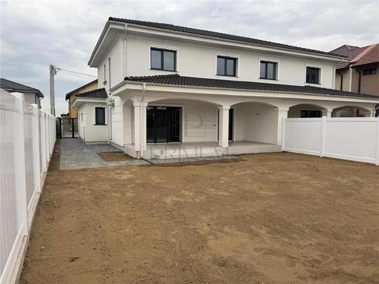 Duplex cu 5 camere cu Canalizare în Dumbrăvița