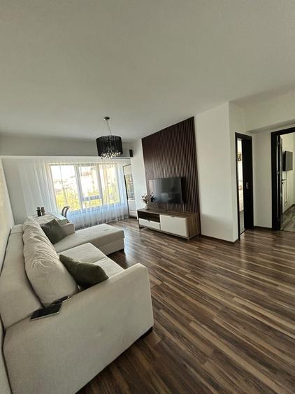 Apartament cu 3 camere semidecomandat în Popas Păcurari