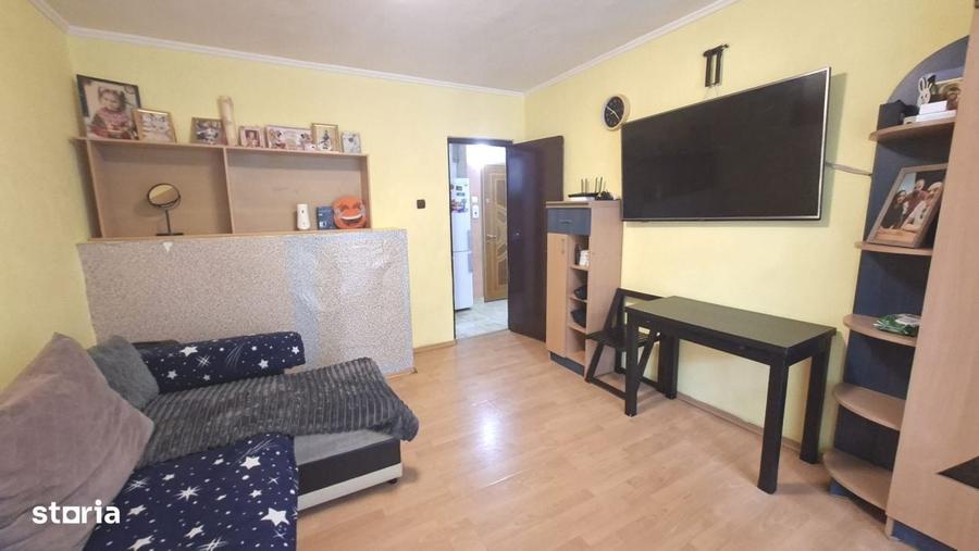 Apartament cu 2 camere semidecomandat în Radu Negru