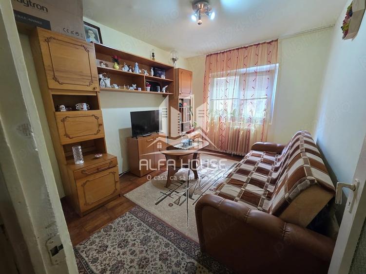 Apartament cu 3 camere decomandat în Govândari