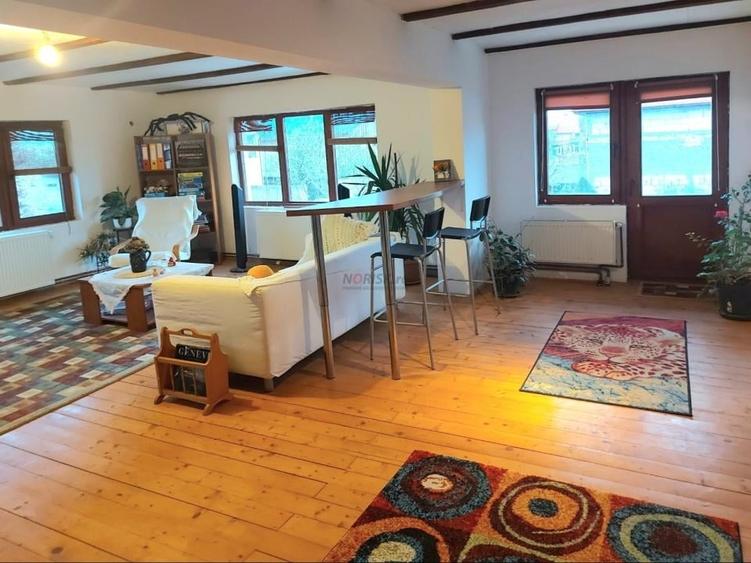 Casă cu 7 camere cu Teren 959 Mp în Central