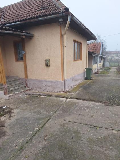 Casă cu 4 camere în Stroiești