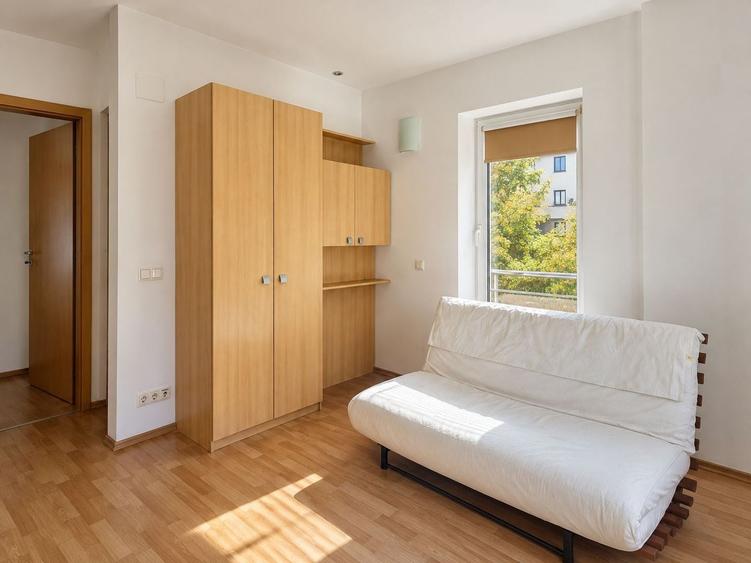 Apartament cu 3 camere decomandat, mobilat în Primăverii