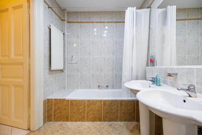 Apartament 3 camere - monument istoric - zona Ultracentrala - Comision 0% - 23