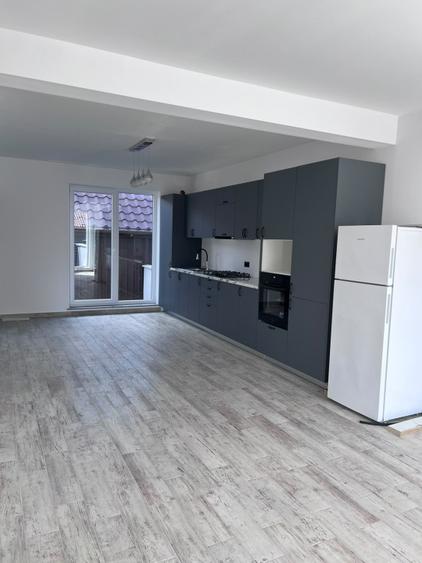 Duplex cu 5 camere cu Canalizare în Central