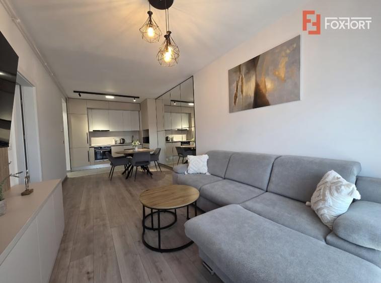 Apartament cu 2 camere semidecomandat, mobilat în Intim