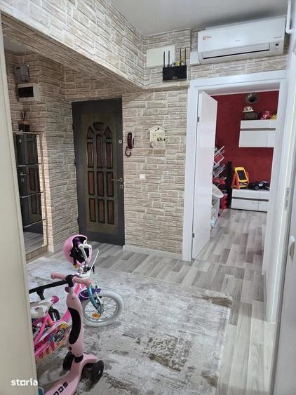 Apartament cu 3 camere decomandat în Progresul