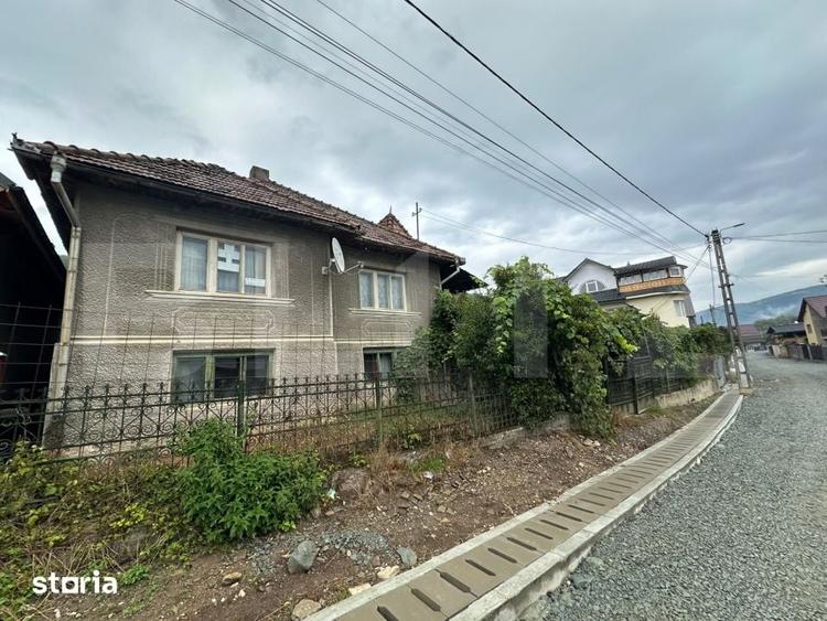 Casă cu 7 camere cu Teren 660 Mp în Feldru