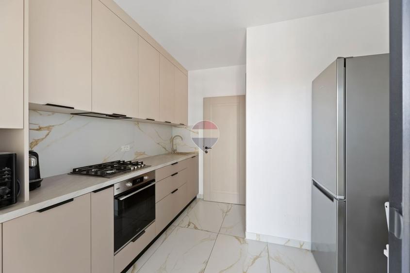 Apartament cu 3 camere semidecomandat, mobilat în UTA