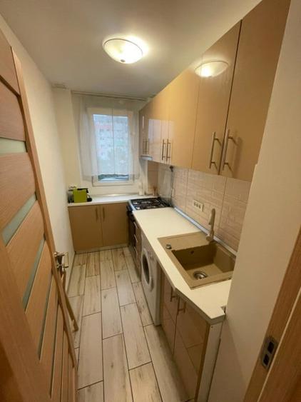 Apartament cu 3 camere semidecomandat în Giurgiului