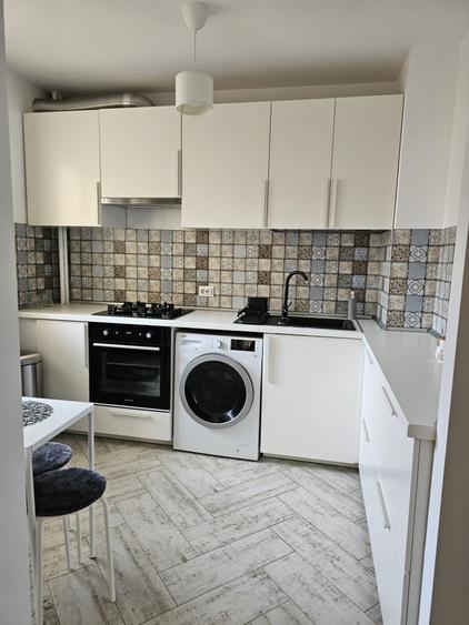 Apartament cu 3 camere decomandat în Tineretului