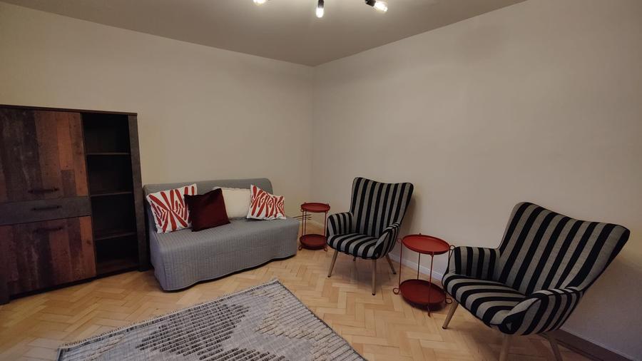 Apartament cu 3 camere, mobilat în Torontalului