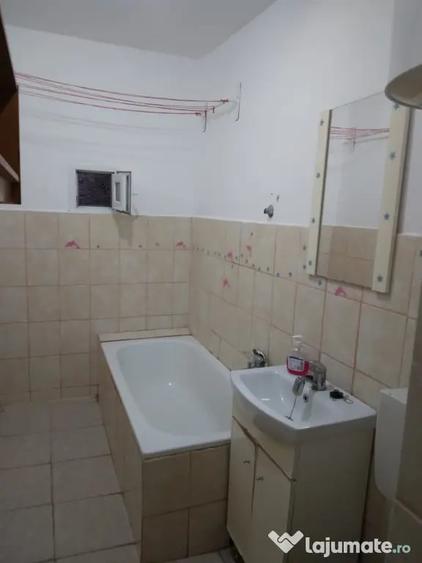 Garsonieră decomandată în Central