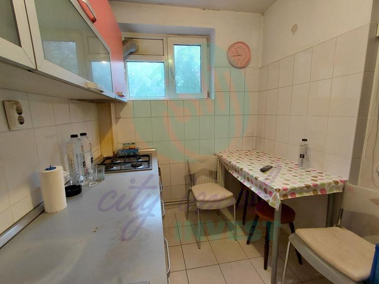 Apartament cu 3 camere semidecomandat, mobilat în Câmpia Libertății