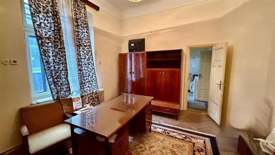 Casă cu 6 camere cu Teren 236 Mp în Copou