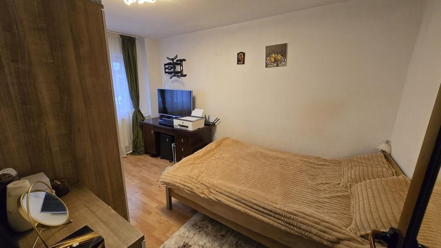 Apartament cu 3 camere decomandat în Micro 5