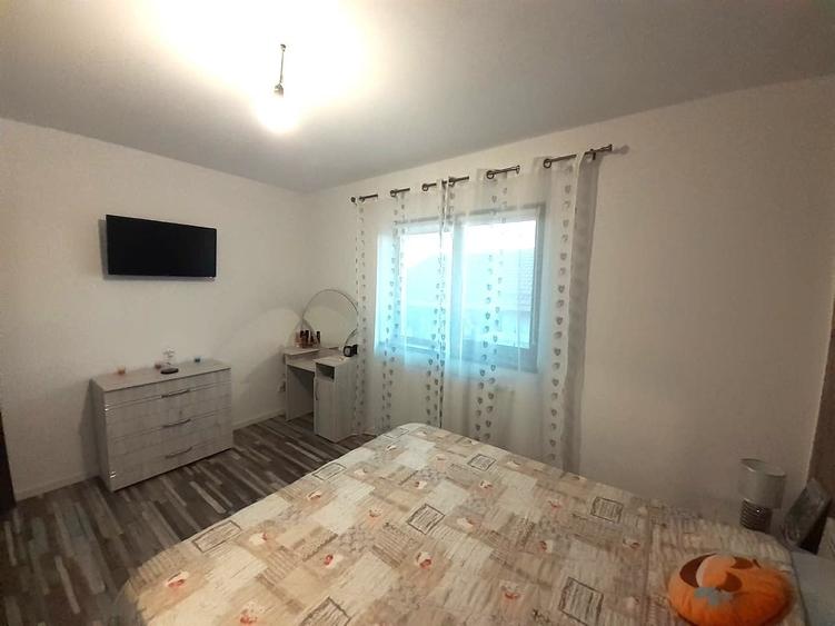 Casă individuală cu 4 camere cu Garaj în Breazu