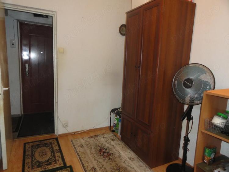 Apartament cu 3 camere semidecomandat în Central
