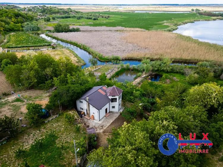 Casă cu 4 camere cu Teren 326 Mp în Somova