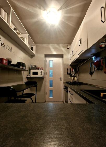 Apartament cu 3 camere decomandat în Rovine — fotografia 1