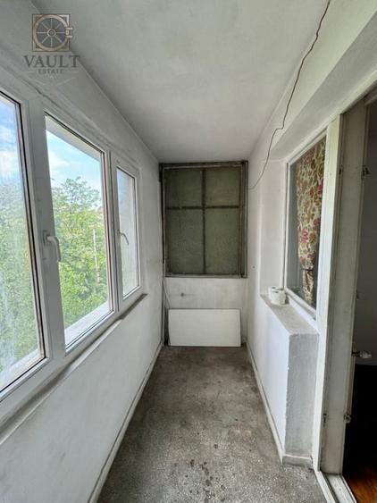 Apartament cu 3 camere semidecomandat în Alexandru Obregia