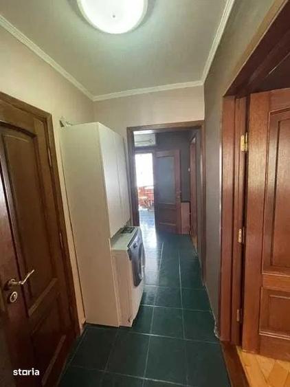 Apartament cu 3 camere decomandat în Păcii