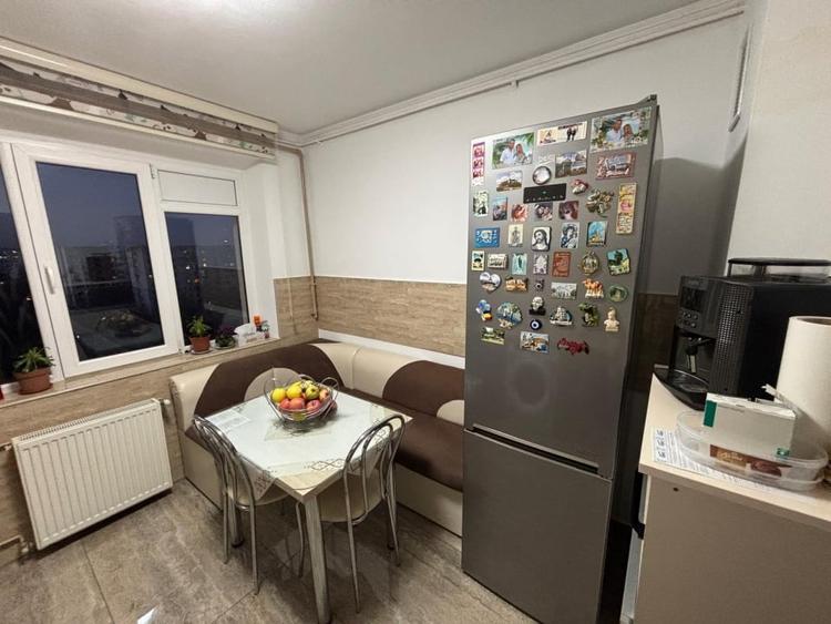 Apartament cu 3 camere decomandat, mobilat în Berceni