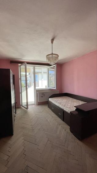 Apartament cu 3 camere decomandat în Baru