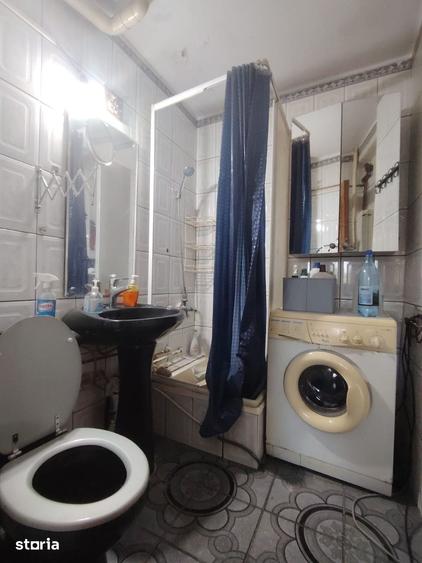 Apartament cu 3 camere decomandat în Aleea Trandafirilor