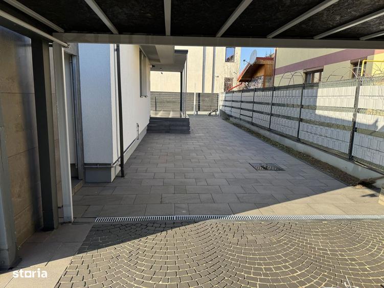 Casă cu 7 camere semidecomandat cu Teren 450 Mp în Central