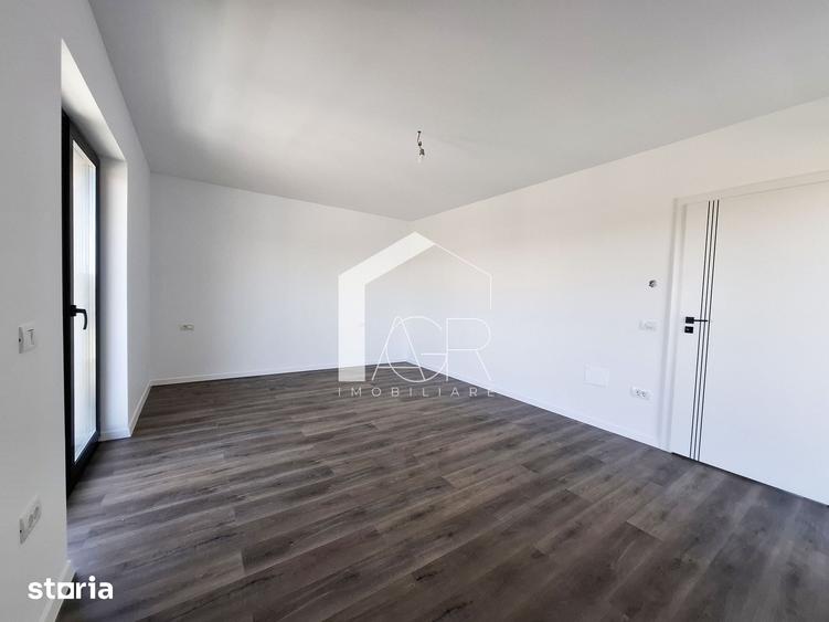 Casă cu 5 camere cu Teren 325 Mp în Păulești