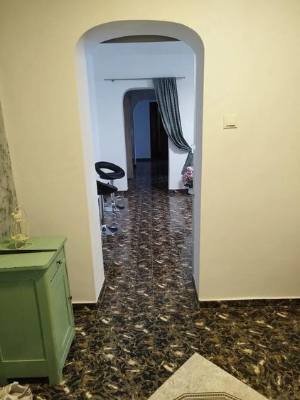Apartament cu 4 camere semidecomandat în Central
