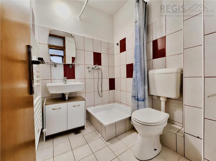 Apartament cu 4 camere decomandat în Sud