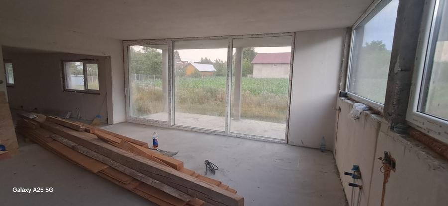 Casă individuală cu 5 camere cu Teren 880 Mp în Sasca Mare