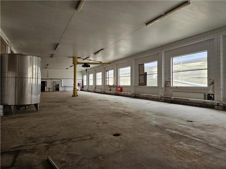 Spațiu industrial, de 2,200 mp, în Mârșa
