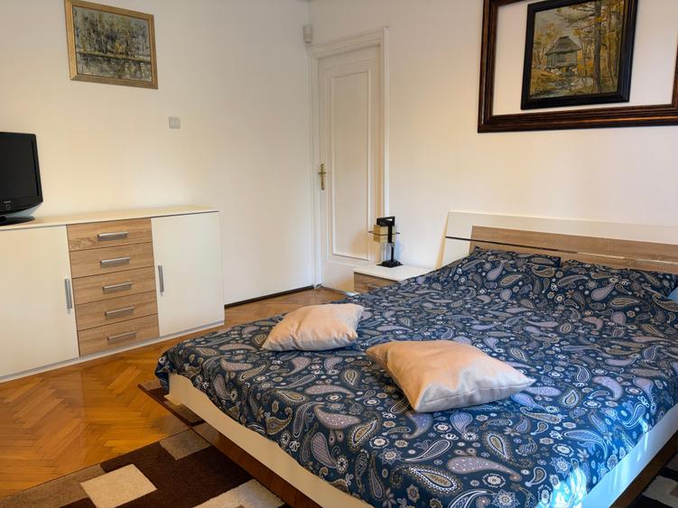 Apartament cu 3 camere semidecomandat în Cotroceni