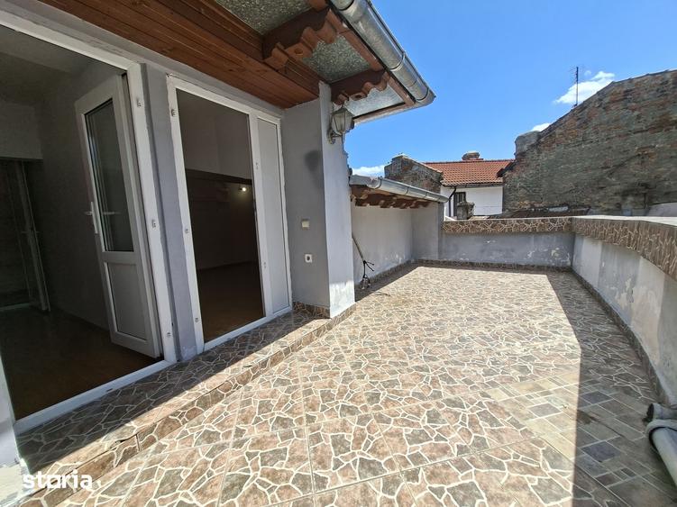 Casă cu 4 camere cu Teren 145 Mp în Centrul Civic