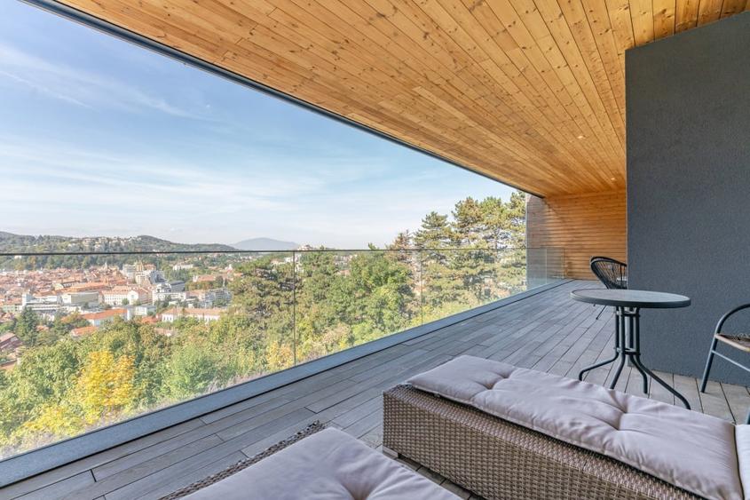 Apartament cu 3 camere decomandat, mobilat în Ultracentral