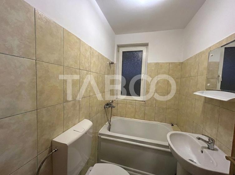 Apartament cu 4 camere decomandat, mobilat în Mihai Viteazul