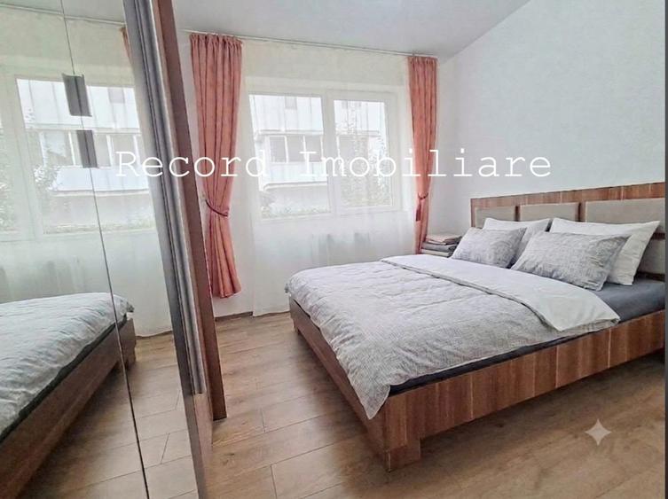 Apartament cu 3 camere semidecomandat în Florești